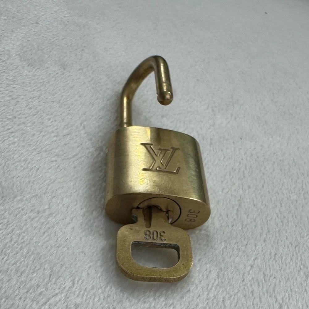 Louis Vuitton # 308 Lock and Key 🔐✨ - Picture 5 of 5